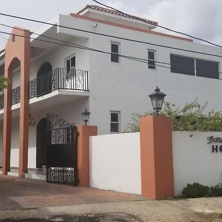 Spanish Dream Hotel 金斯敦 外观 照片