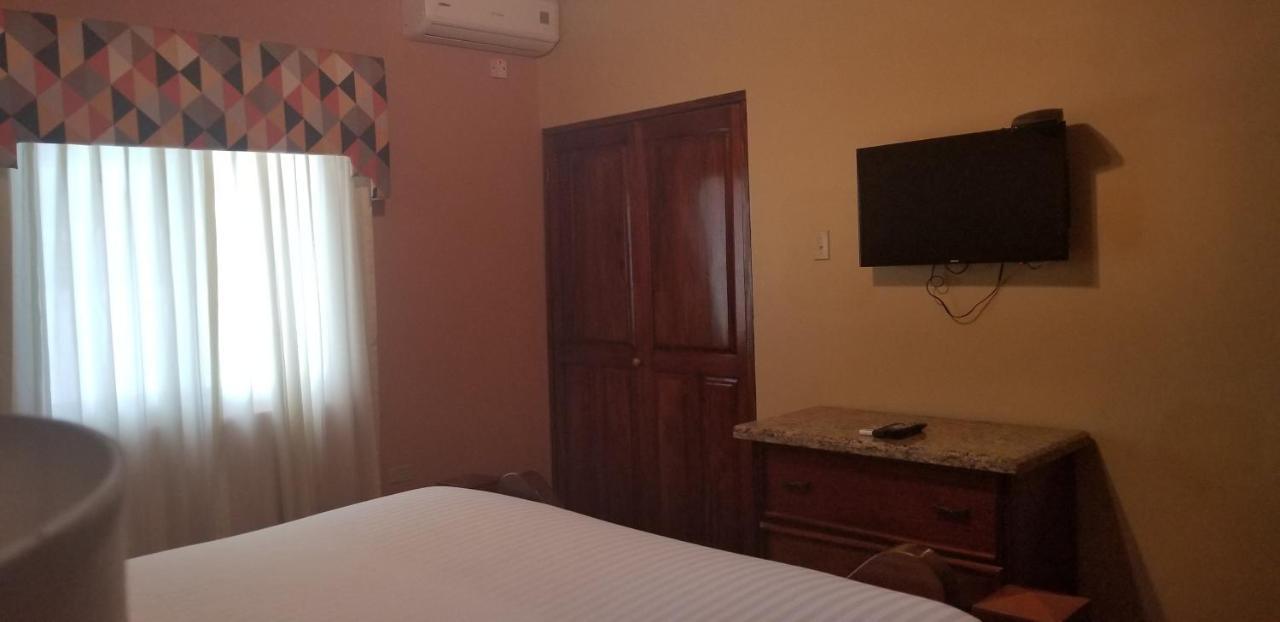 Spanish Dream Hotel 金斯敦 外观 照片