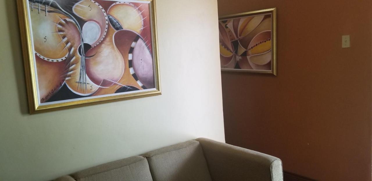 Spanish Dream Hotel 金斯敦 外观 照片
