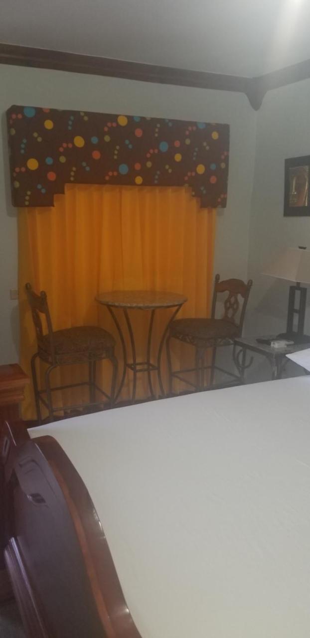 Spanish Dream Hotel 金斯敦 外观 照片