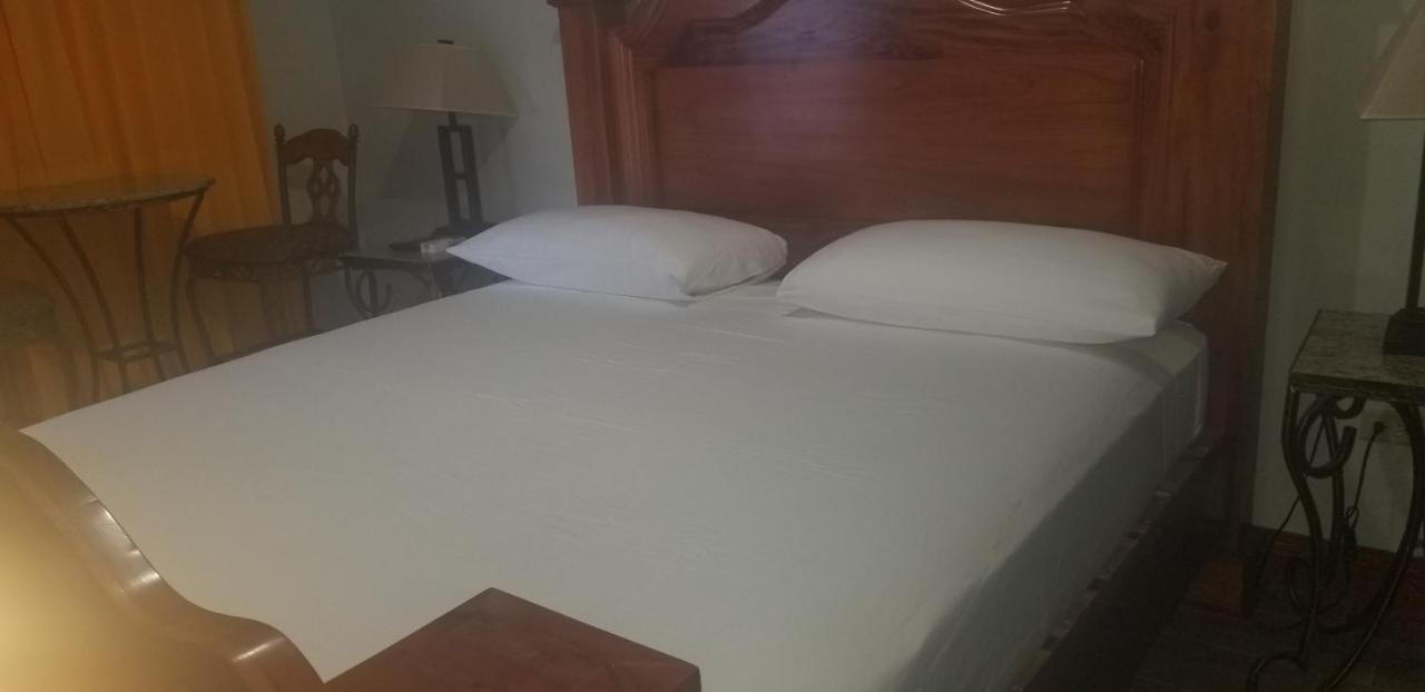 Spanish Dream Hotel 金斯敦 外观 照片